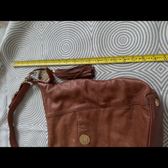 GUC Isaac Mizrahi Leather Hobo - Picture 9 of 12